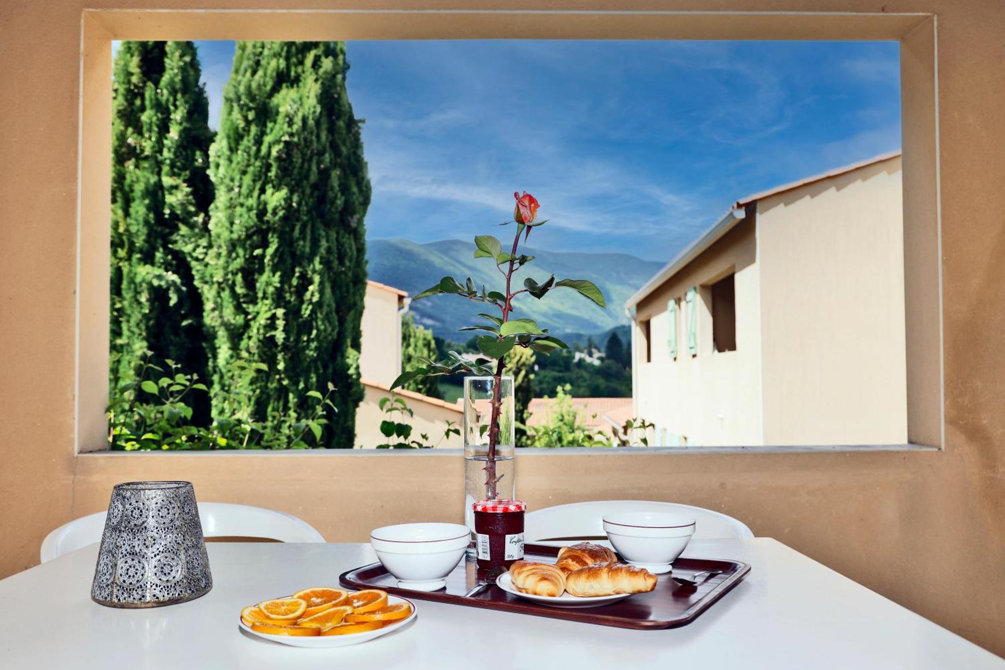 Vacances Leo Lagrange - Le Village Des Lavandes Montbrun-les-Bains Exterior photo